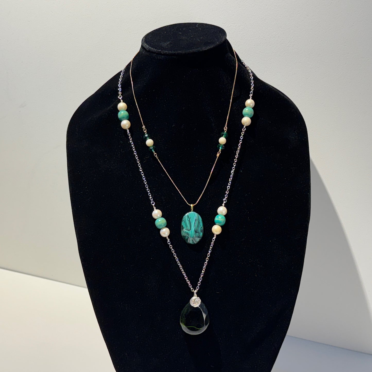 "Luxury in every detail" - Mixed metal necklace set