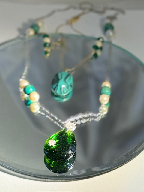 "Luxury in every detail" - Mixed metal necklace set