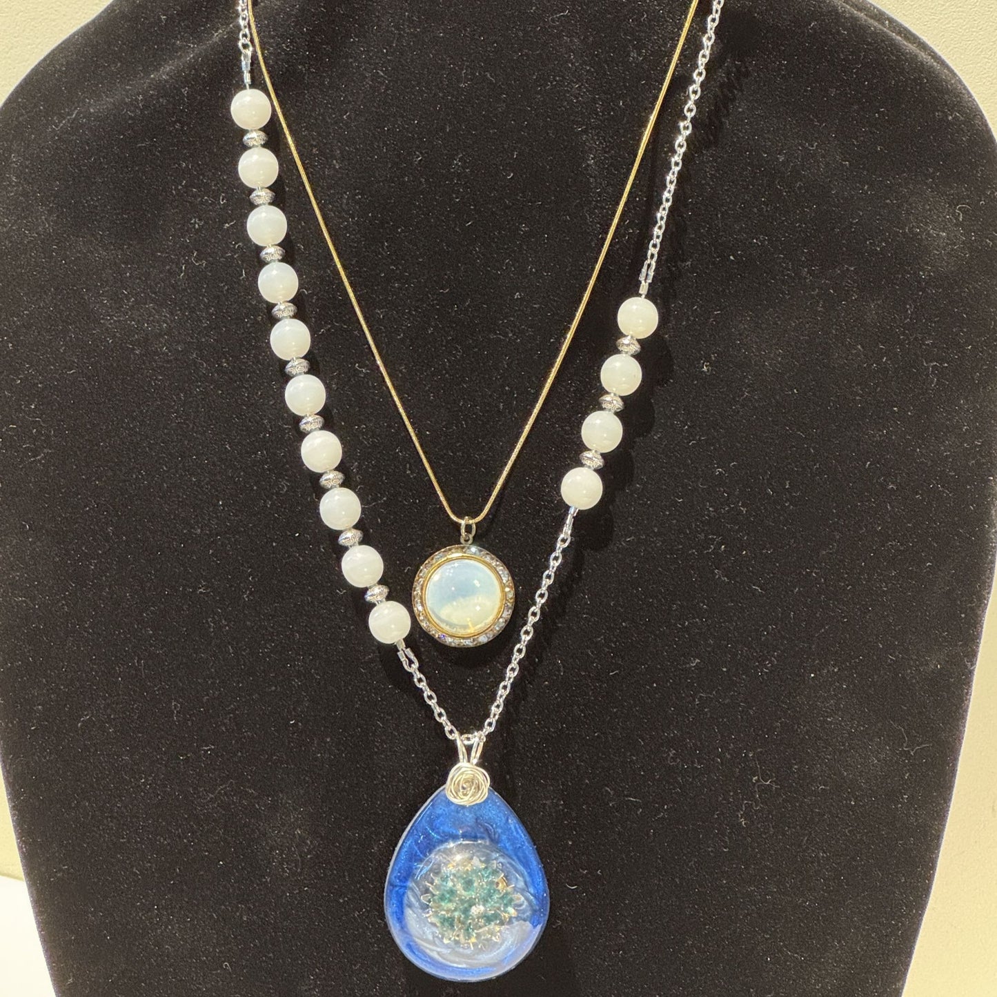 “A duet of shimmer and sophistication” - Mixed metal necklace set