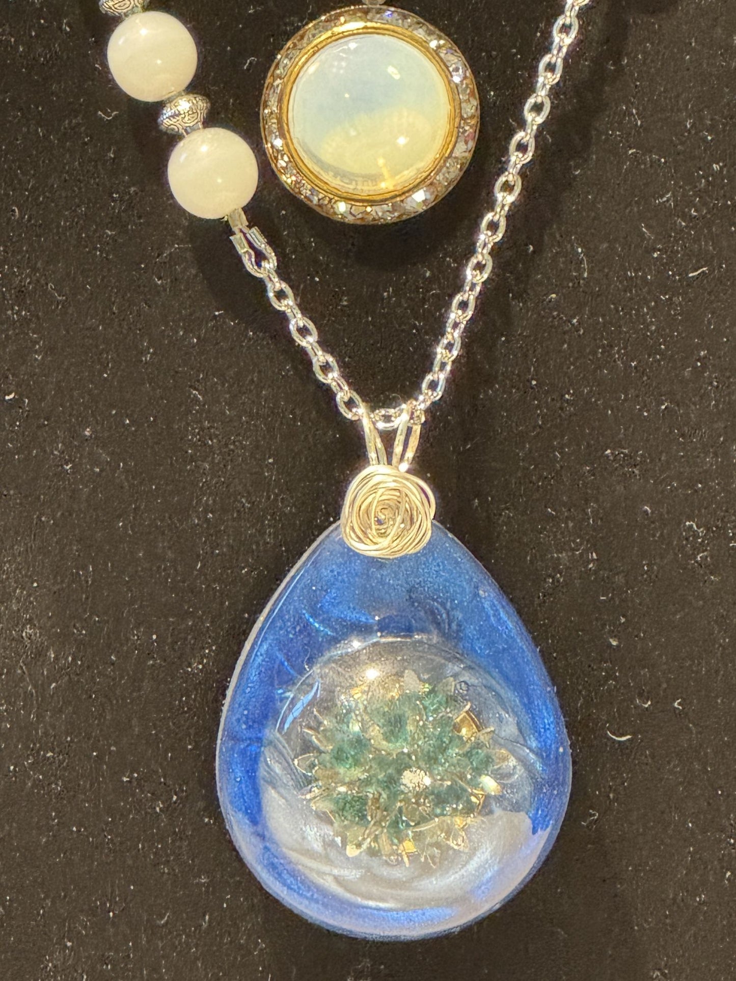 “A duet of shimmer and sophistication” - Mixed metal necklace set
