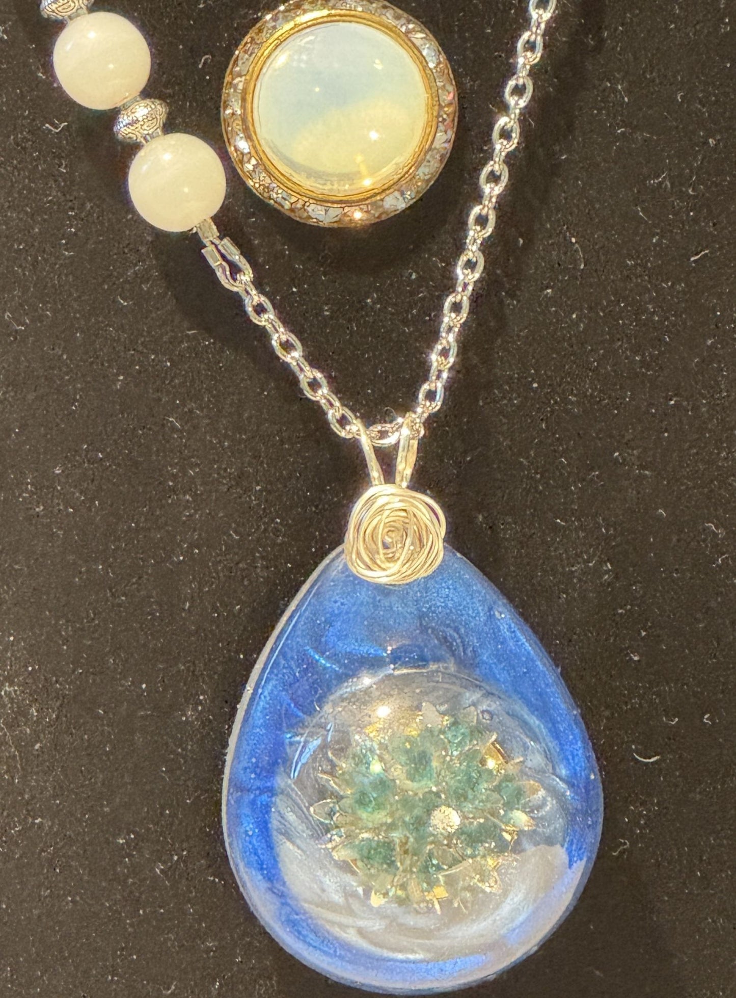 “A duet of shimmer and sophistication” - Mixed metal necklace set